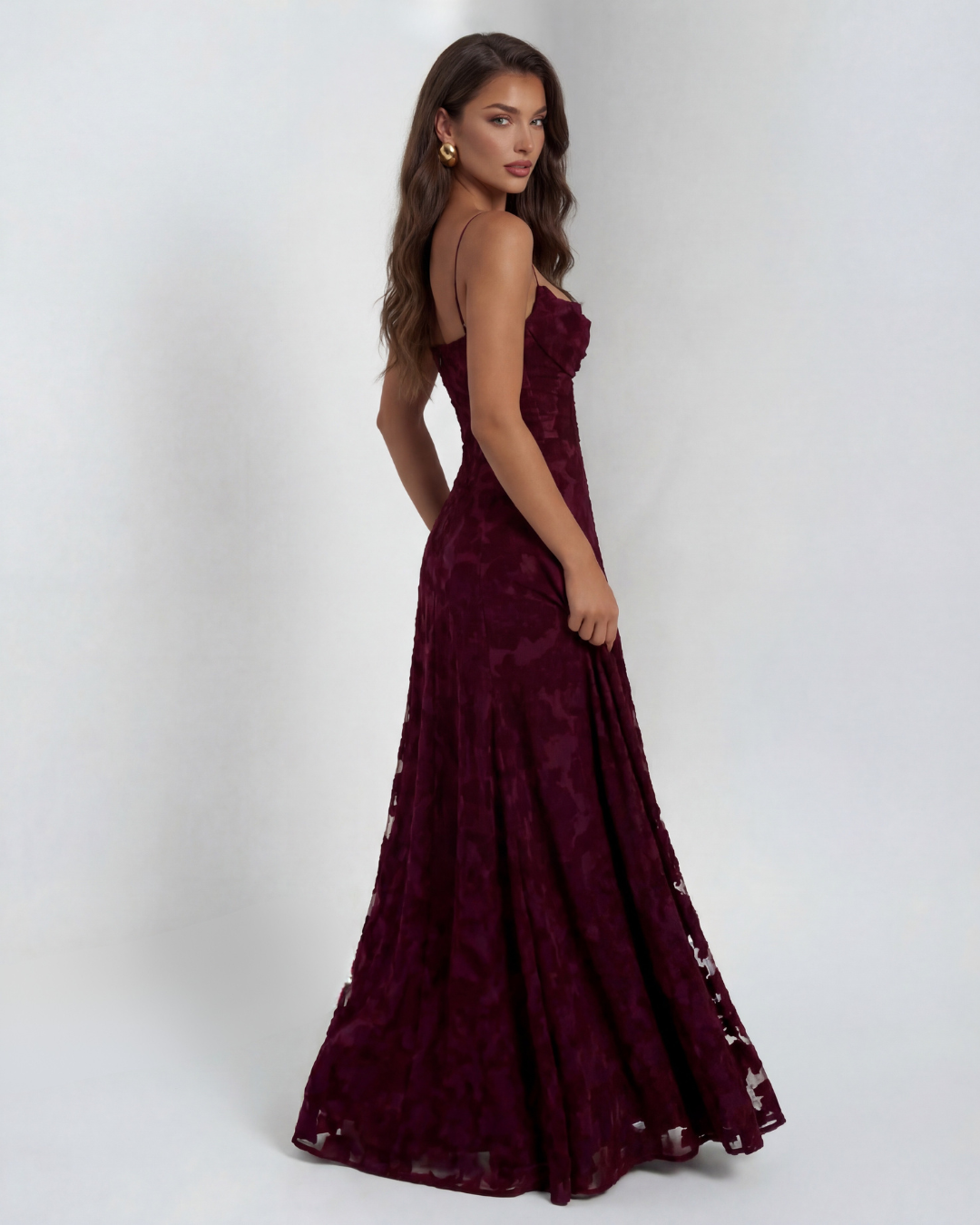 Sofia | Maxikleid aus floraler Spitze mit Spaghetti-Trägern und geradem Ausschnitt