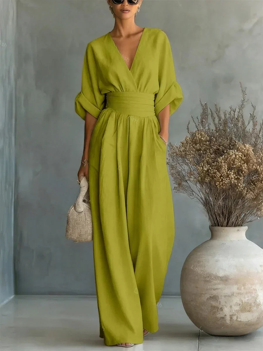 Combinación elegante con cuello en V y talle alto