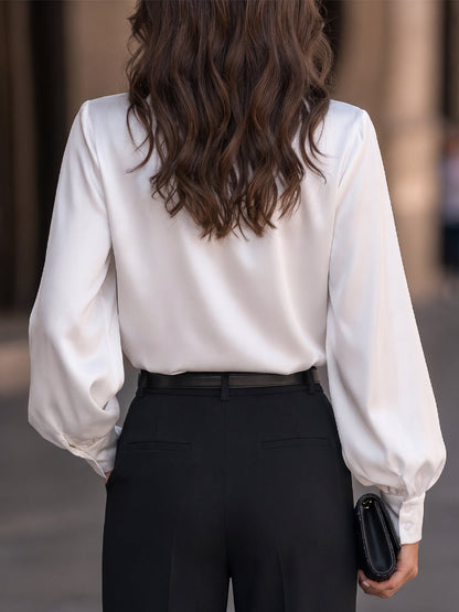 Blusa in Satin con Collo a Punta e Placca di Paillettes