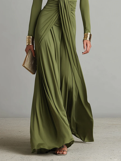 Abito Maxi Plissettato Verde Oliva con Scollatura Profonda a V