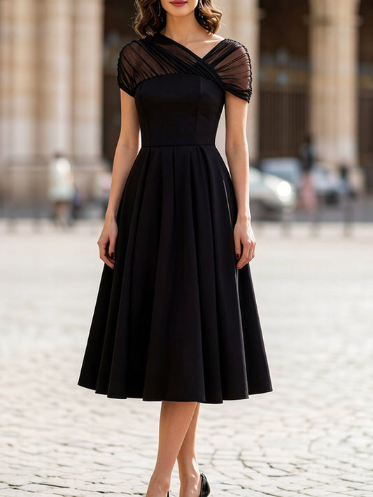 Abito Midi Nero in Tulle Trasparente con Maniche a Cappuccio e Pieghe