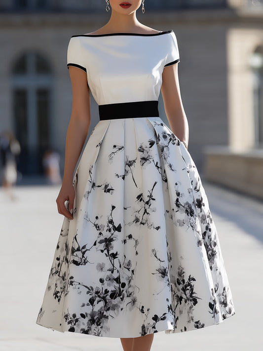 Abito Midi Flared con Stampa Floreale in Inchiostro Nero su Fondo Bianco