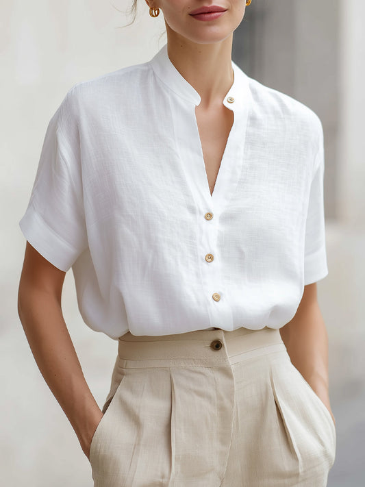 Blusa bianca in misto lino con colletto alla coreana e maniche corte