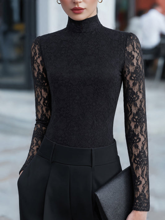 Blusa in pizzo trasparente con maniche lunghe e collo alto