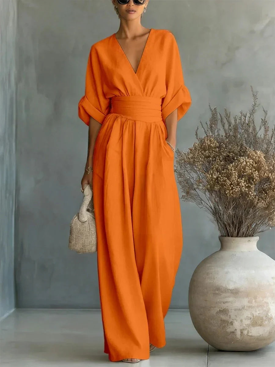 Combinación elegante con cuello en V y talle alto