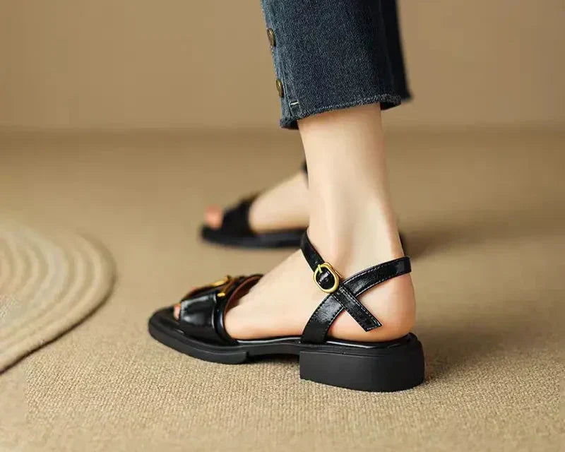 Amara | Sandali Piani con Fibbia™