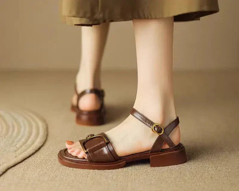 Amara | Sandali Piani con Fibbia™