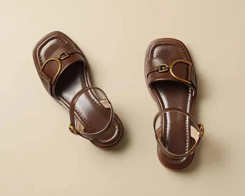 Amara | Sandali Piani con Fibbia™