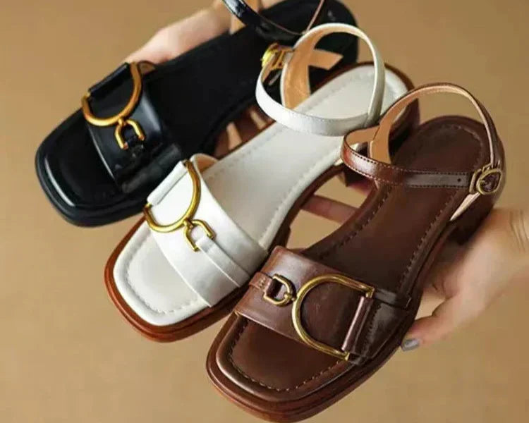 Amara | Sandali Piani con Fibbia™
