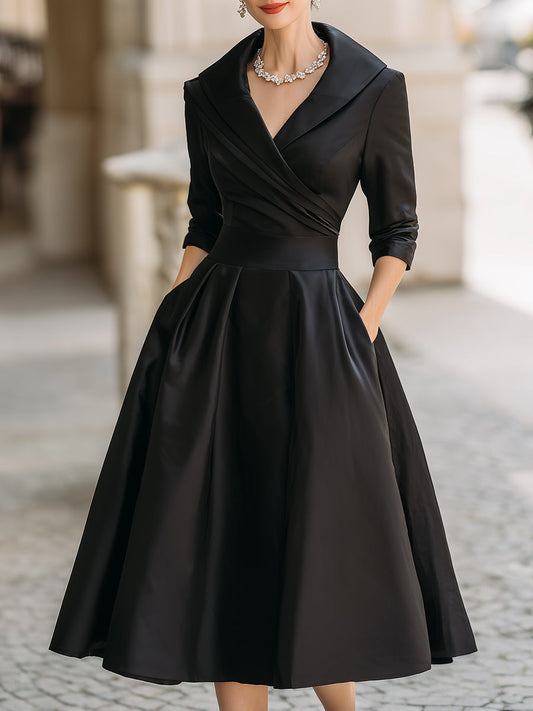 Abito Midi in Raso Ispirato al Vintage con Collo Drappeggiato