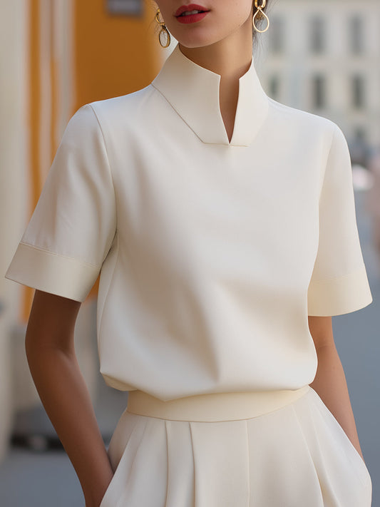 Blusa Strutturata Minimalista con Collo Alto