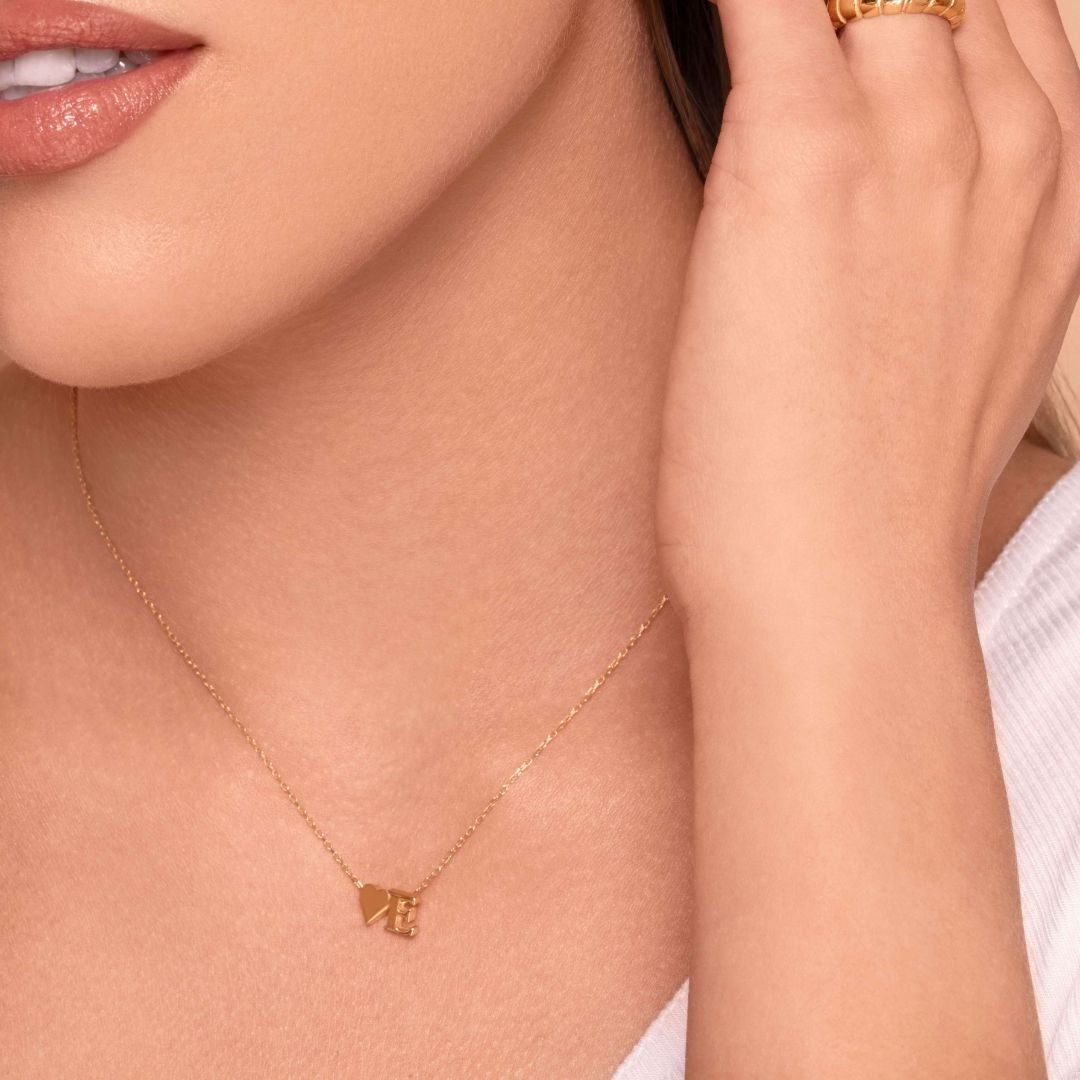 Collana con lettere a forma di cuore