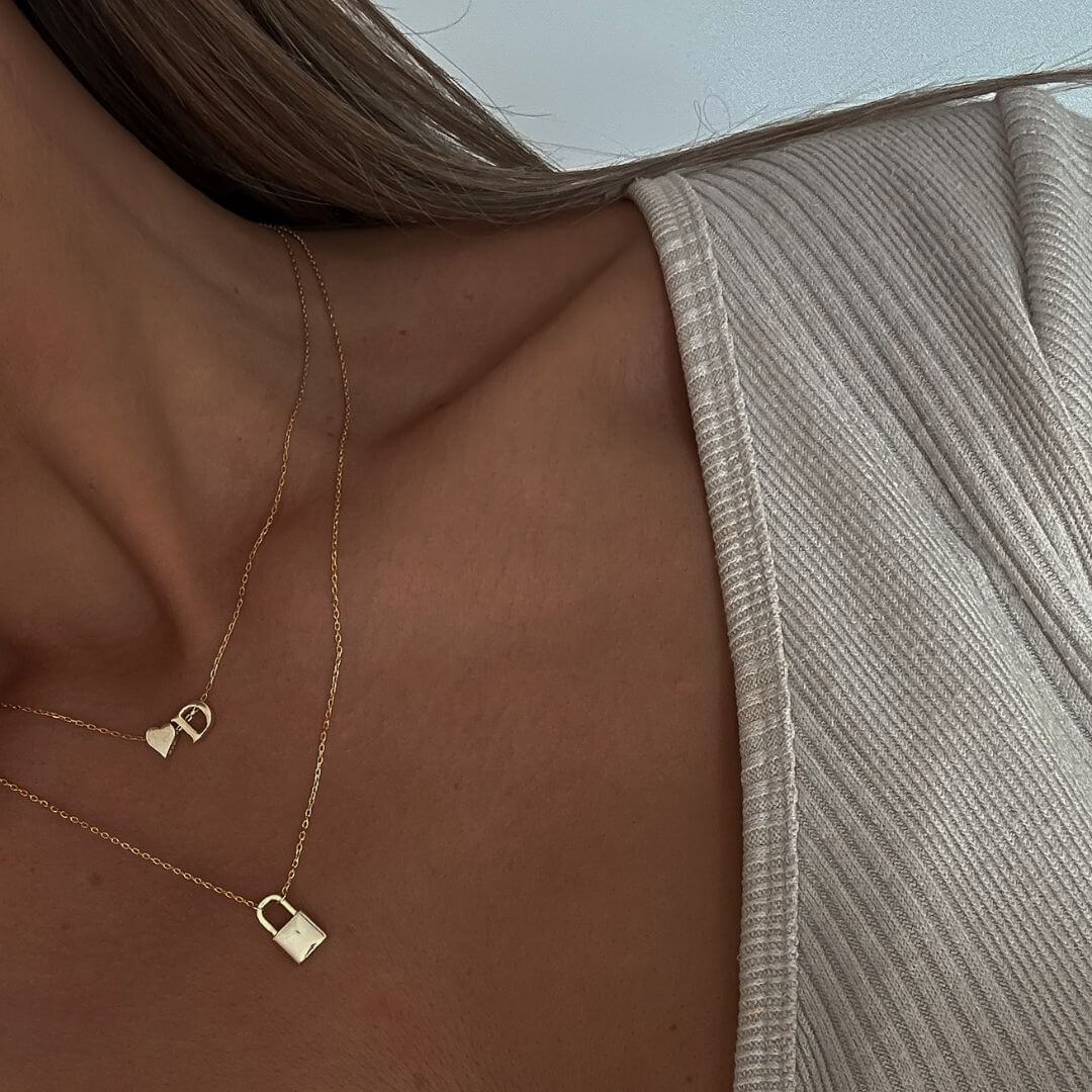 Collana con lettere a forma di cuore