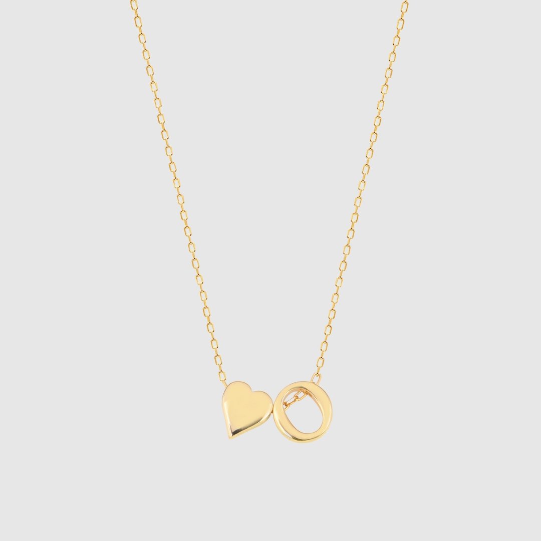 Collana con lettere a forma di cuore