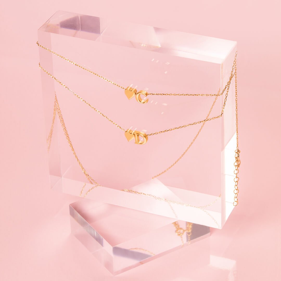 Collana con lettere a forma di cuore