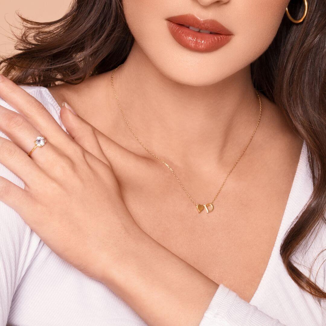 Collana con lettere a forma di cuore