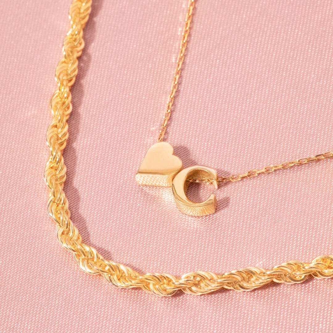 Collana con lettere a forma di cuore