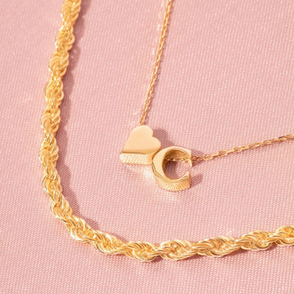 Collana con lettere a forma di cuore