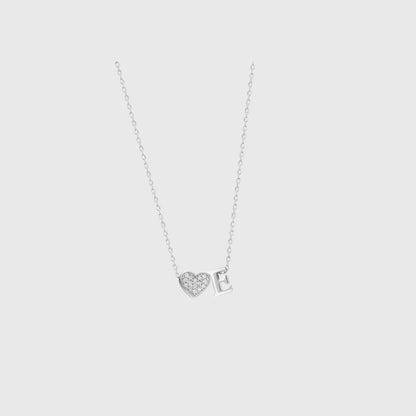 Collana con lettere in zirconia a forma di cuore