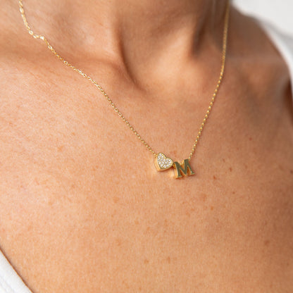 Collana con lettere in zirconia a forma di cuore