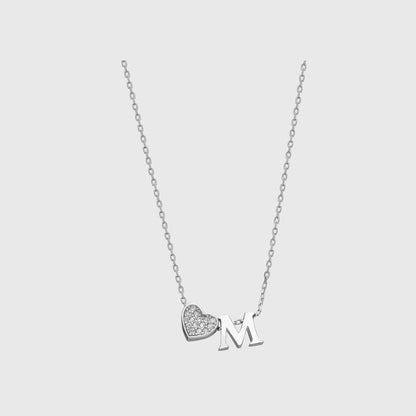 Collana con lettere in zirconia a forma di cuore