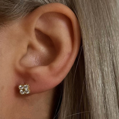 Orecchini a bottone in zirconia a forma di quadrifoglio