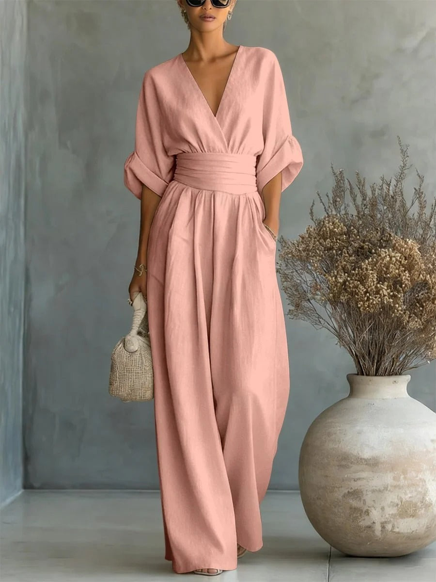 Combinación elegante con cuello en V y talle alto